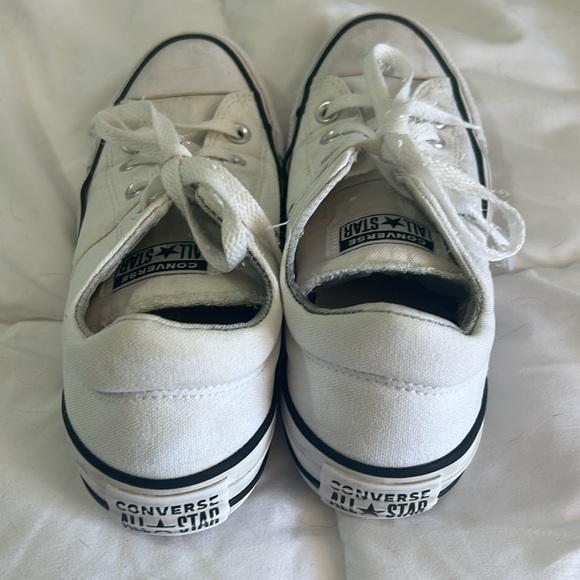 Converse White Low-Top Canvas Sneakers size 6 - Picture 4 of 5